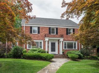 83 Foxcroft Rd, West Hartford, CT 06119