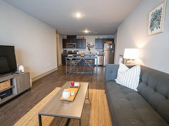 2nd image of 205-700 NW Markham Pl #105