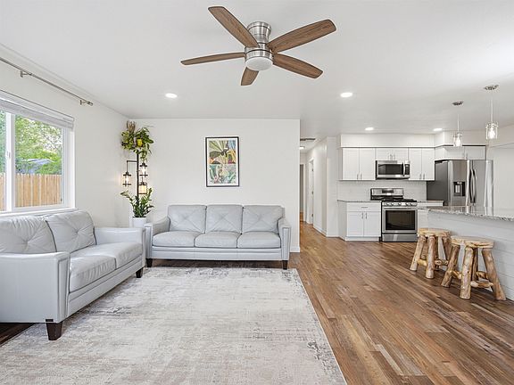 4th image of 520 Rosa St