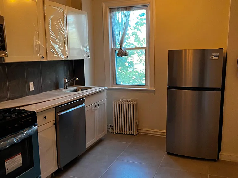 529 Park Ave #5 — Photo 1