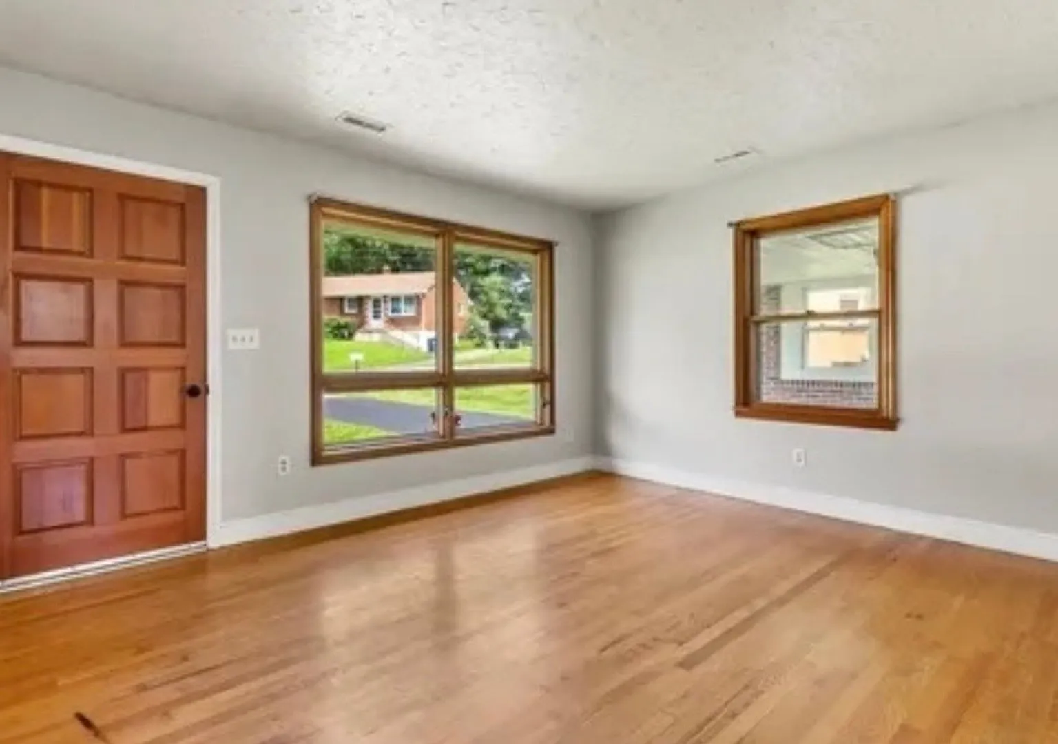 Updated 3BR/2BA Ranch with Finished Lower Level Convenient Christiansburg Location — Photo 2