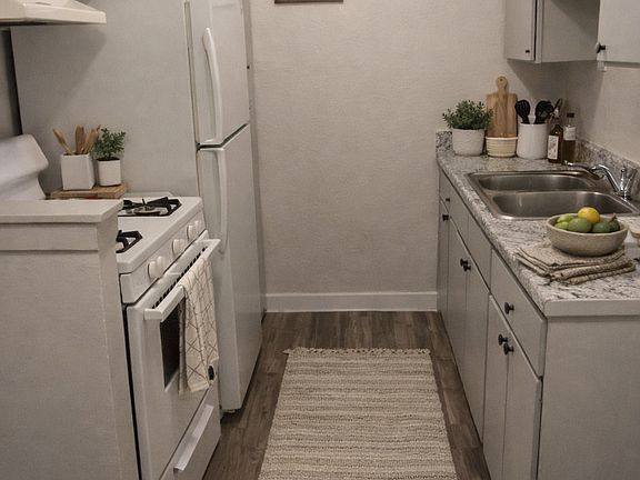 4th image of 1315 S Barry Ave #106