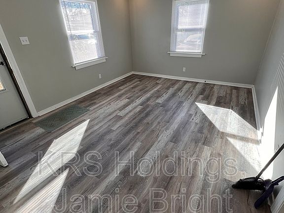 5th image of 216 Green Acres Ave