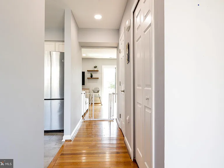 341 Creekside Commons Ct — Photo 3