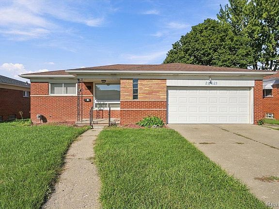 4th image of 28621 Gilbert Dr