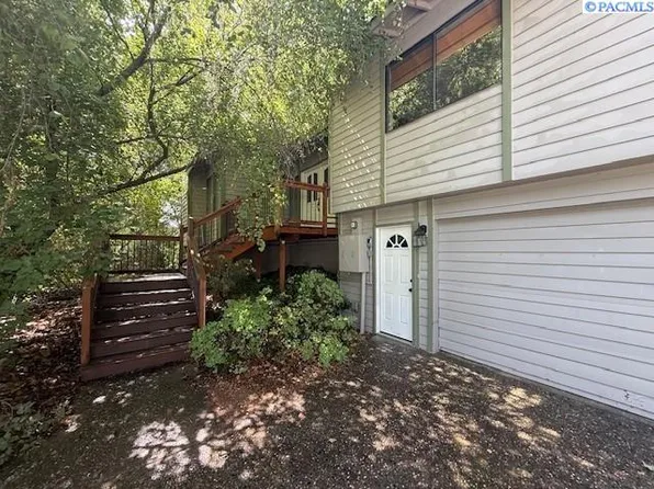 2015 N Riverside Dr, West Richland, WA 99353