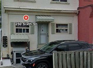 250 6th St, Toronto, ON M8V 3A7