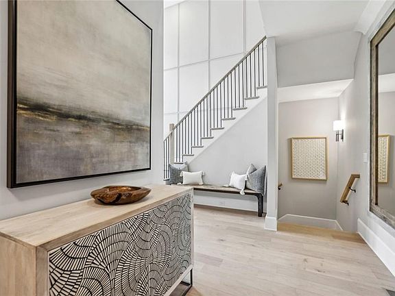 4th image of 2591 Apple Valley Rd