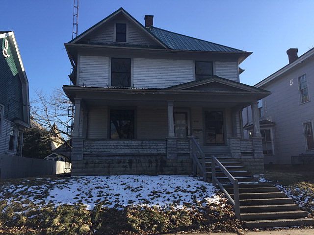 1st image of 429 E Charles St