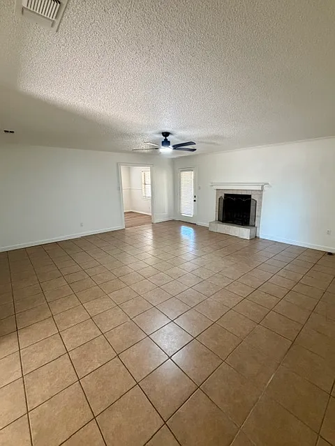 3 bed, 2176 sqft, $2,000 — Photo 2