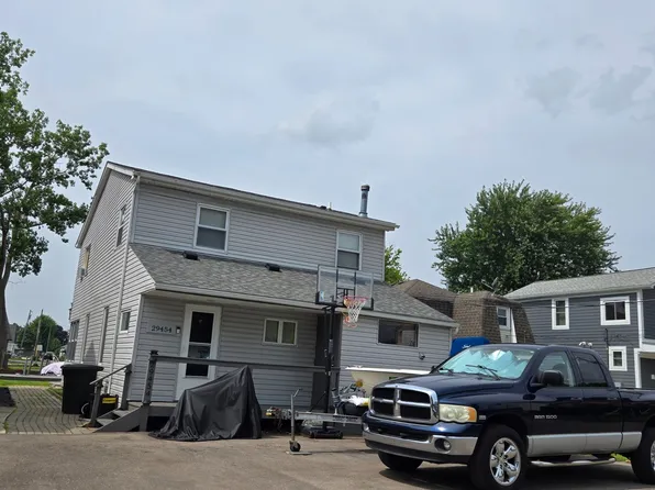 29450 Wand Dr, Chesterfield, MI 48047