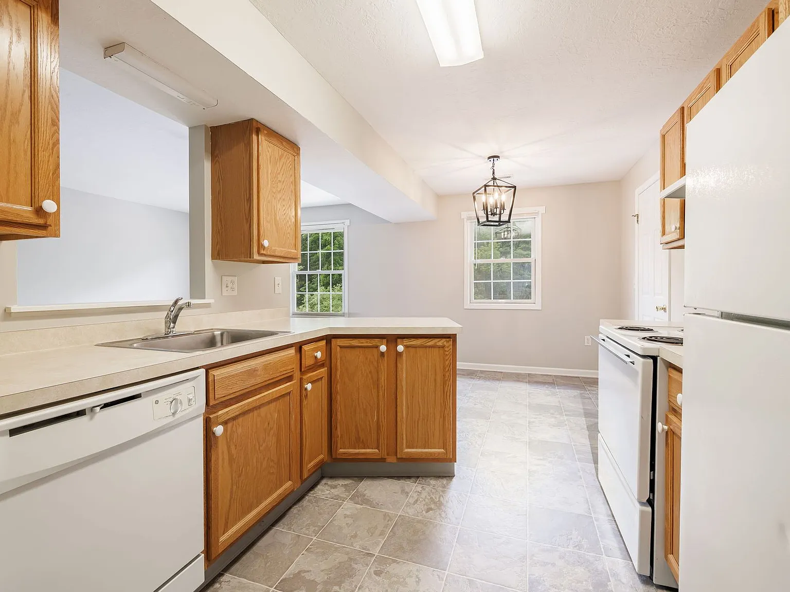 Swiss Chalet Apartments — Photo 1