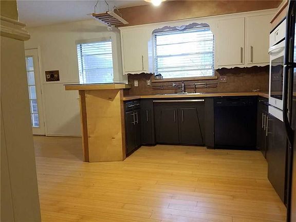 5th image of 729 Newberry Dr