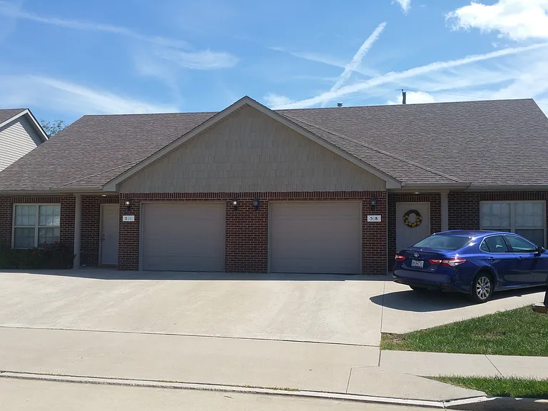 704 Glenstone Dr — Photo 1