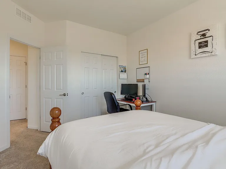 1742 W 52nd Ct — Photo 15