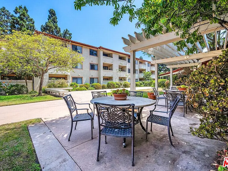 501 Palisades Dr #221 — Photo 18