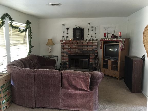 3rd image of 692 Mirandy Ct