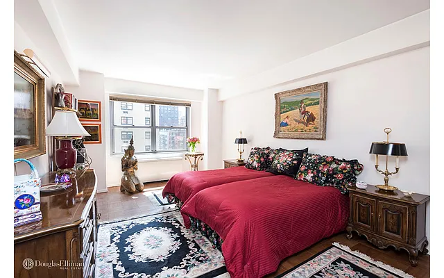 Sold by Douglas Elliman | media 21