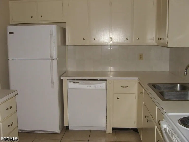 217 Jayview Ave — Photo 4