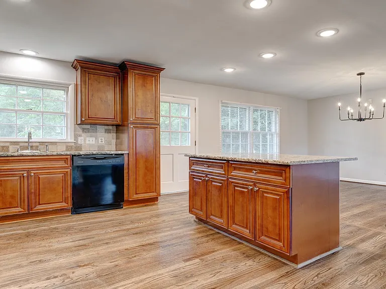 3404 Jones Dr — Photo 10