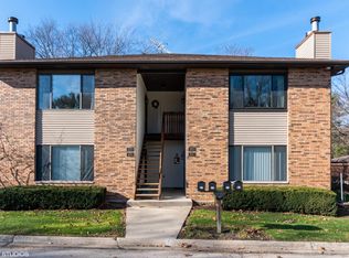 275 S Harrison St UNIT 275, Geneva, IL 60134