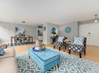 1 E Schiller St APT 8C, Chicago, IL 60610