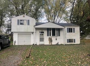12280 Blossom Lea Dr, Alden, NY 14004