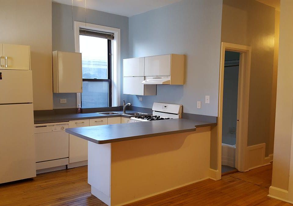 1st image of 216 W Saint Paul Ave APT 2R