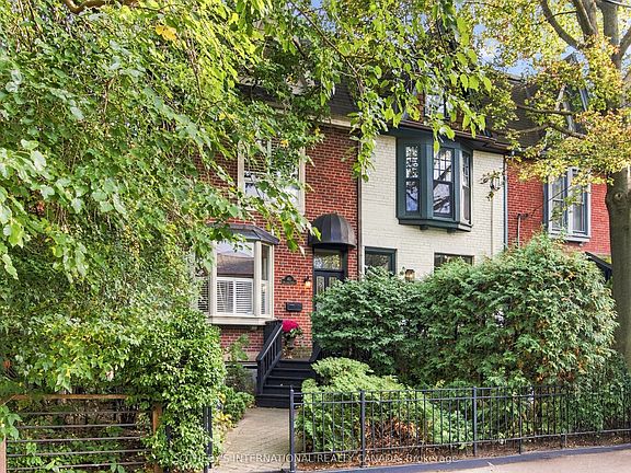 4th image of 411 Wellesley St E