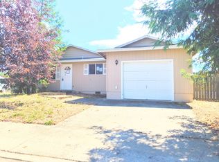 225 Corona Loop Rd, Roseburg, OR 97471