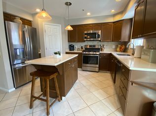 18615 Carriage Walk Cir, Gaithersburg, MD 20879
