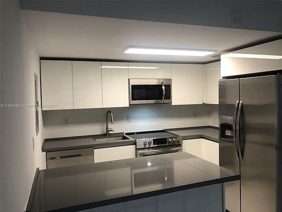 3rd image of 1440 Brickell Bay Dr APT 709