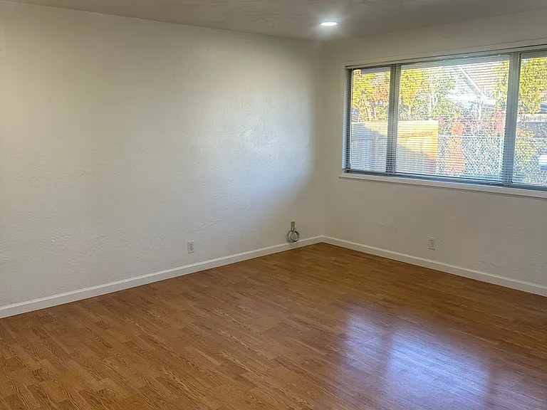 1075 W 13th Ave — Photo 9