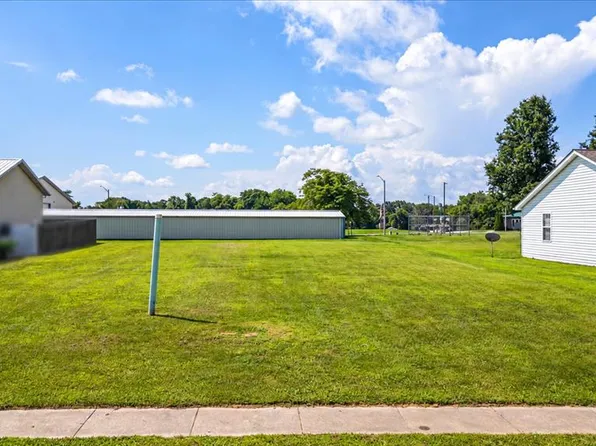 108 E Harrisonville Dr, Valmeyer, IL 62295