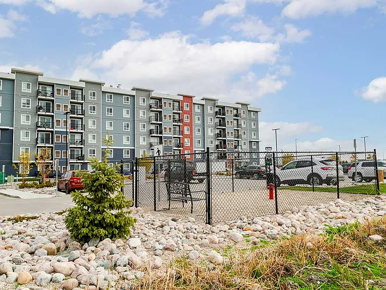 745 Ballantrae Dr — Photo 4