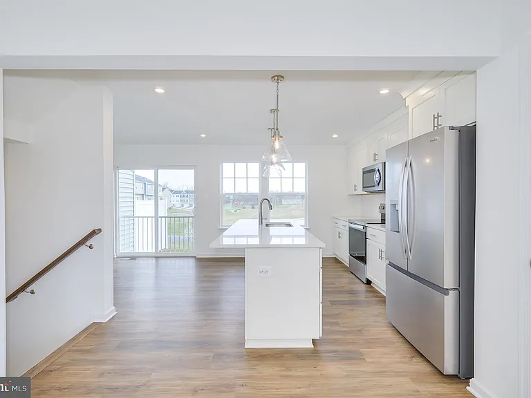 519 Fontana Cir — Photo 16