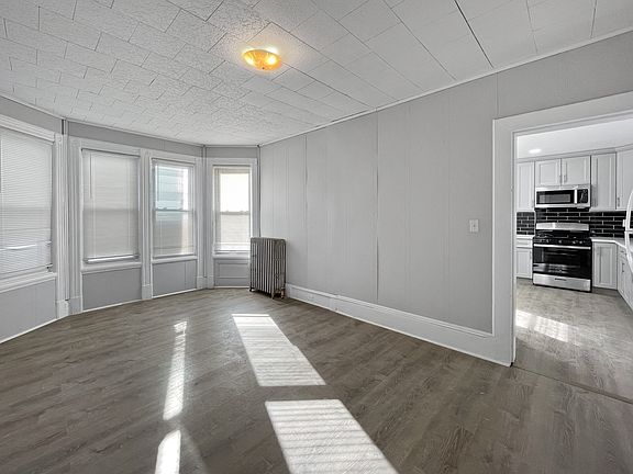 5th image of 138 N 7th Ave Floor 1