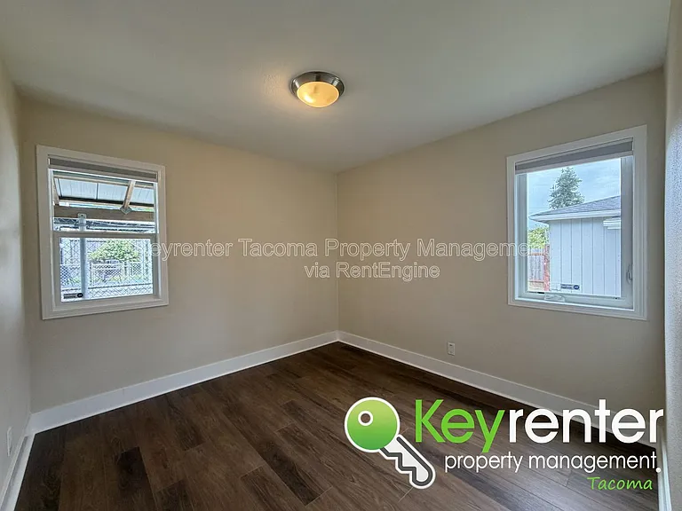 1047 S Rochester St — Photo 7