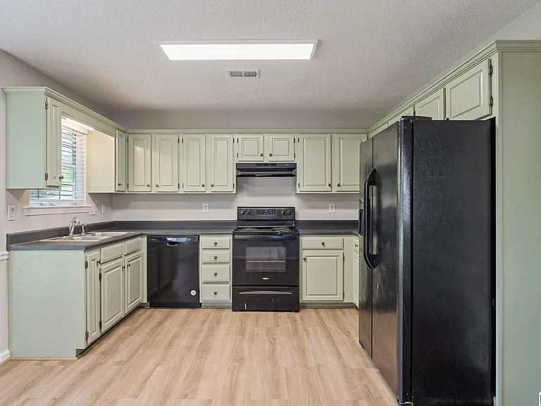 205 Brookhollow Dr — Photo 6