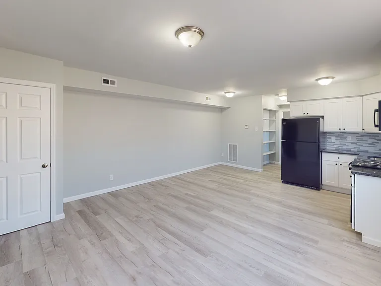 910 Gateway Blvd — Photo 9