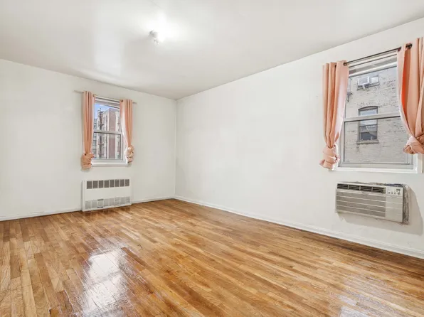 1010 Sherman Avenue image 10 of 15