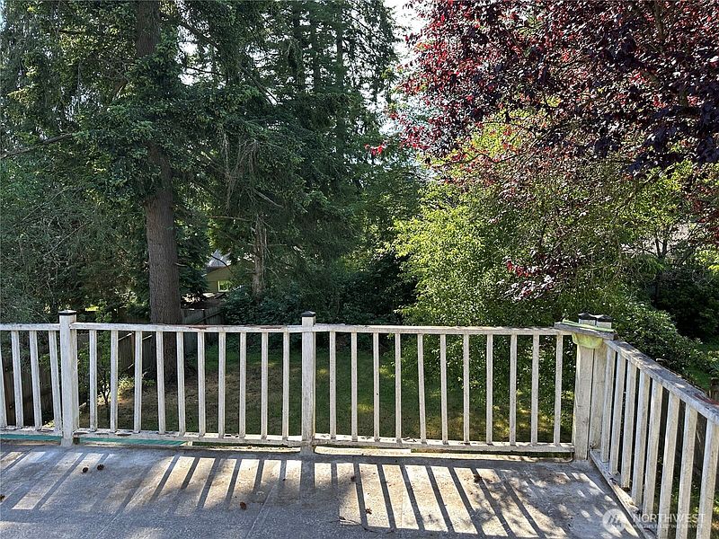 3rd image of 15833 15th Avenue NE