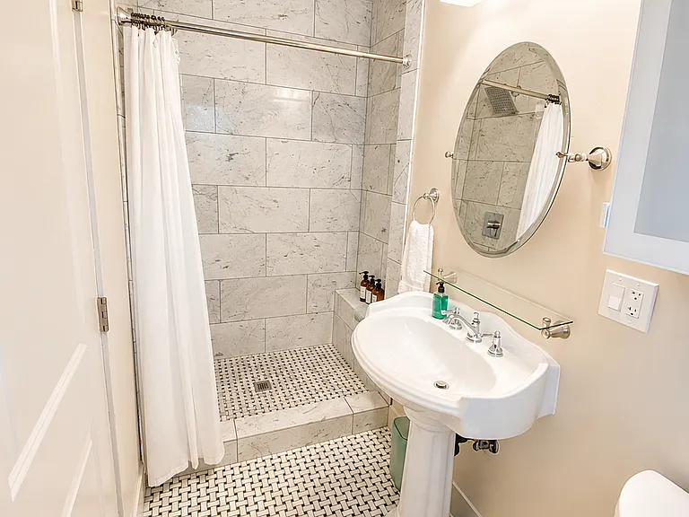 2628 G St #UPPER — Photo 11