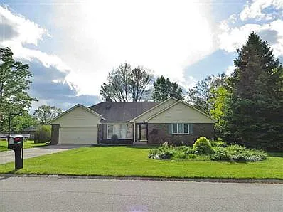 1076 Kingsway Dr photo 1