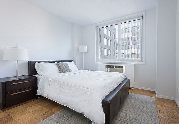 3rd image of 230 W 55th St APT 9G