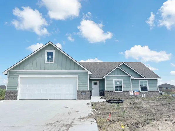 9863 Weeping Willow Dr, Manhattan, KS 66502