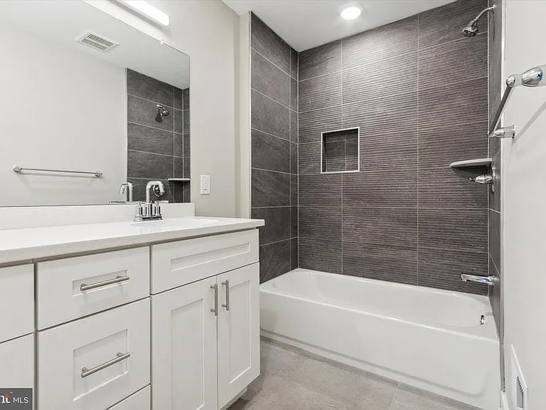 1407-9 N 8th St #B2 — Photo 13