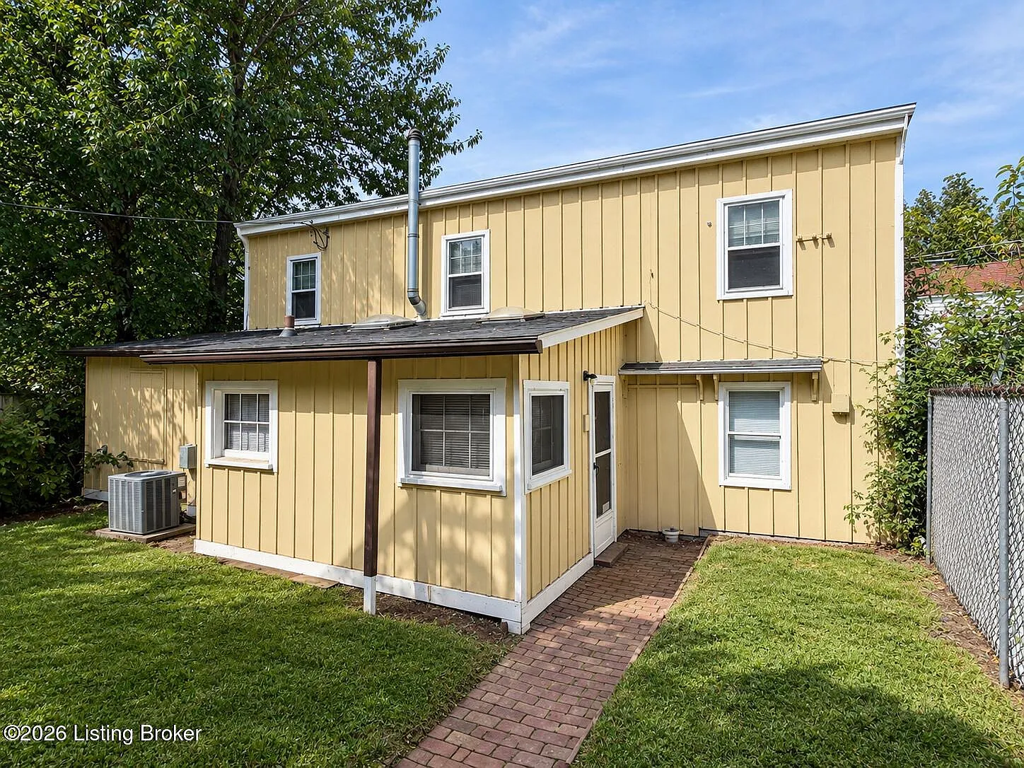 2 bed, 1.5 bath, 750 sqft, $1,025 — Photo 2