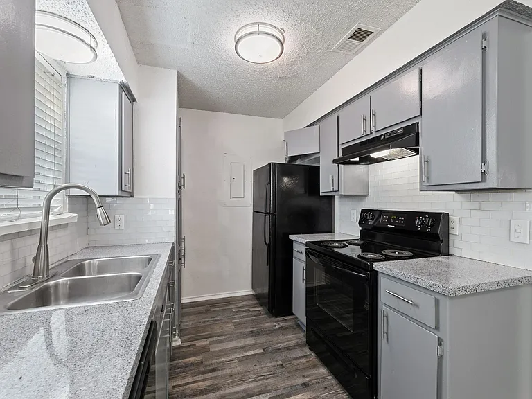 Hampton Townhomes — Photo 10