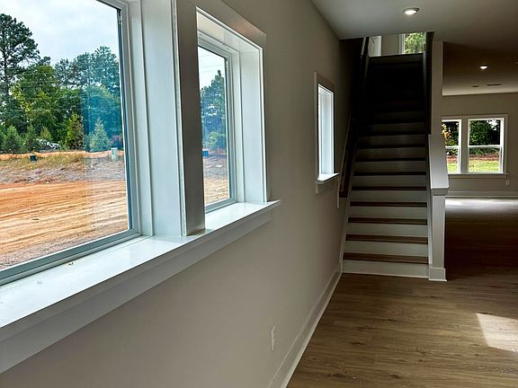 3rd image of 2918 Walden Rd
